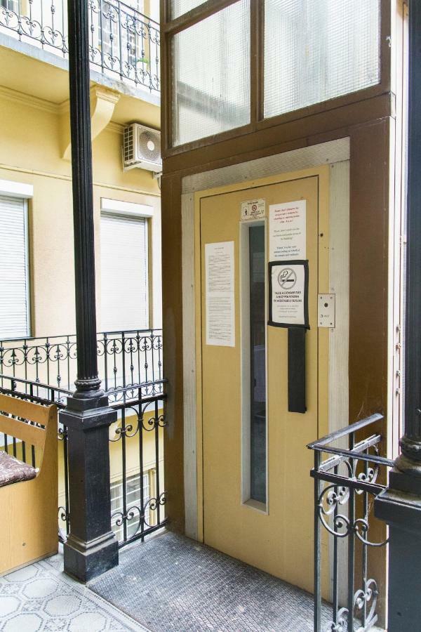 R&R Apartment Rakoczi Budapest Bagian luar foto